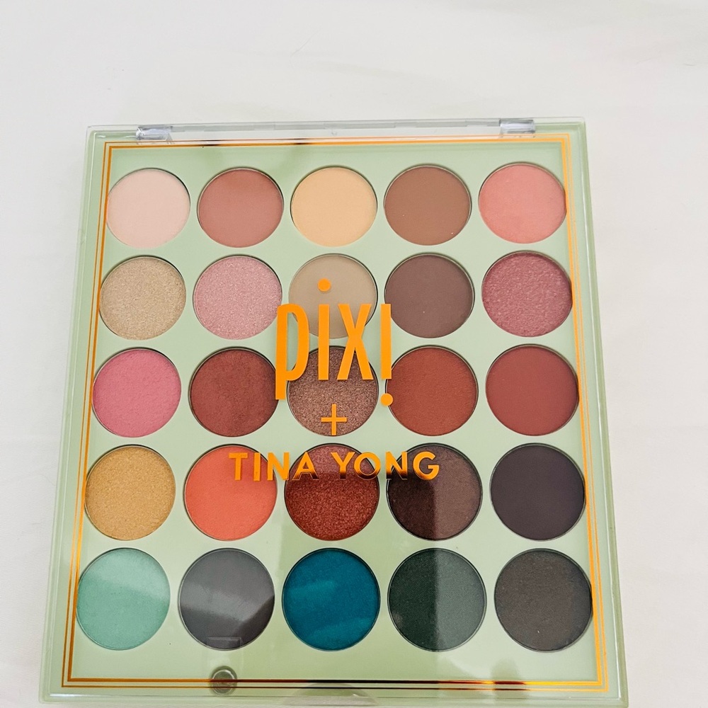 NEW UNUSED Pixi By Petra Tina Yong Eyeshadow Palette